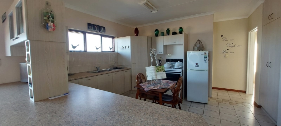 5 Bedroom Property for Sale in Wavecrest Eastern Cape